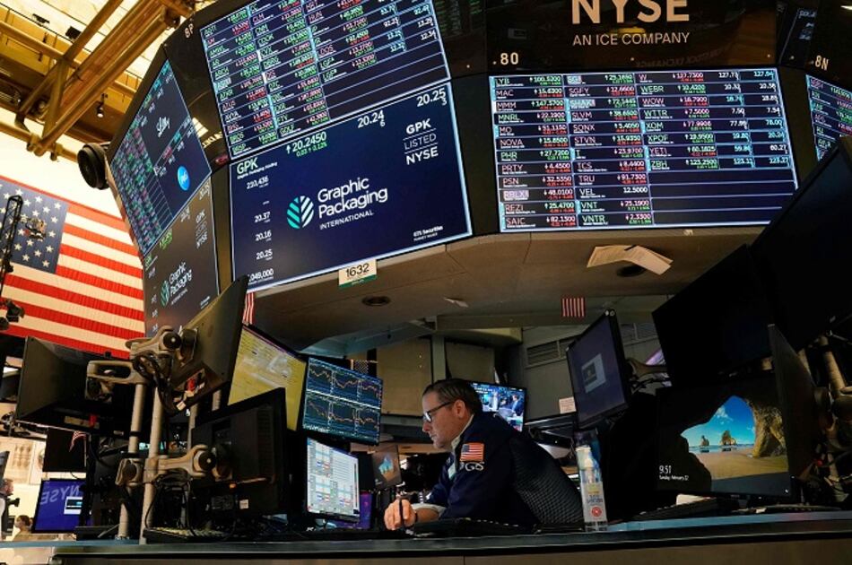 Wall Street concluye con una baja pronunciada por el peso de Ucrania