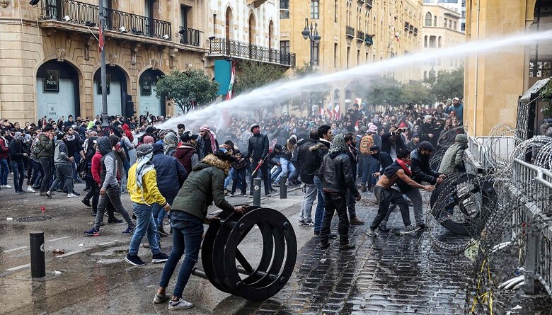Más de 200 heridos durante enfrentamientos entre manifestantes y policías en Líbano
