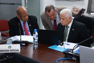 Panamá envía mensajes a calificadoras; asegura que cumplirá con el déficit fiscal