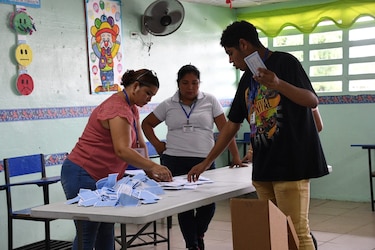 Cierran las mesas de votación en las primarias del CD