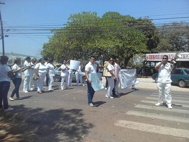 Técnicos de enfermería protestan en Herrera y Coclé