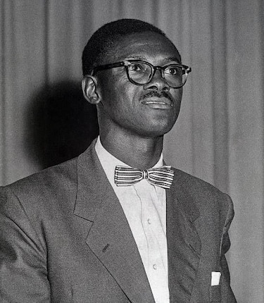Por qué un hincha de la República Democrática del Congo se para como una estatua viviente en todos los partidos de su selección