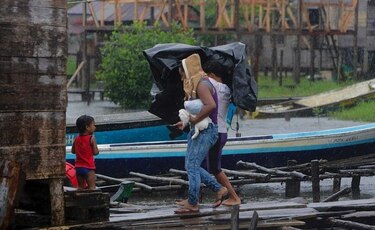 Otto se degrada a huracán categoría 1 al cruzar Nicaragua