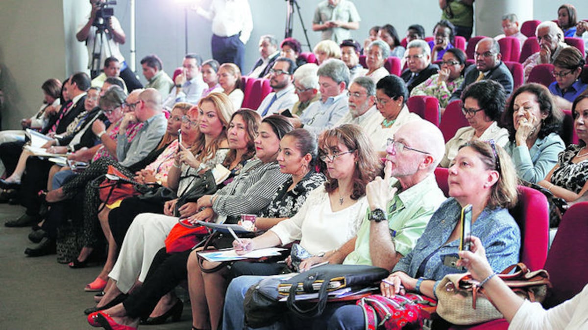 Representantes de diversas comunidades plantearon sus problemas urbanísticos.