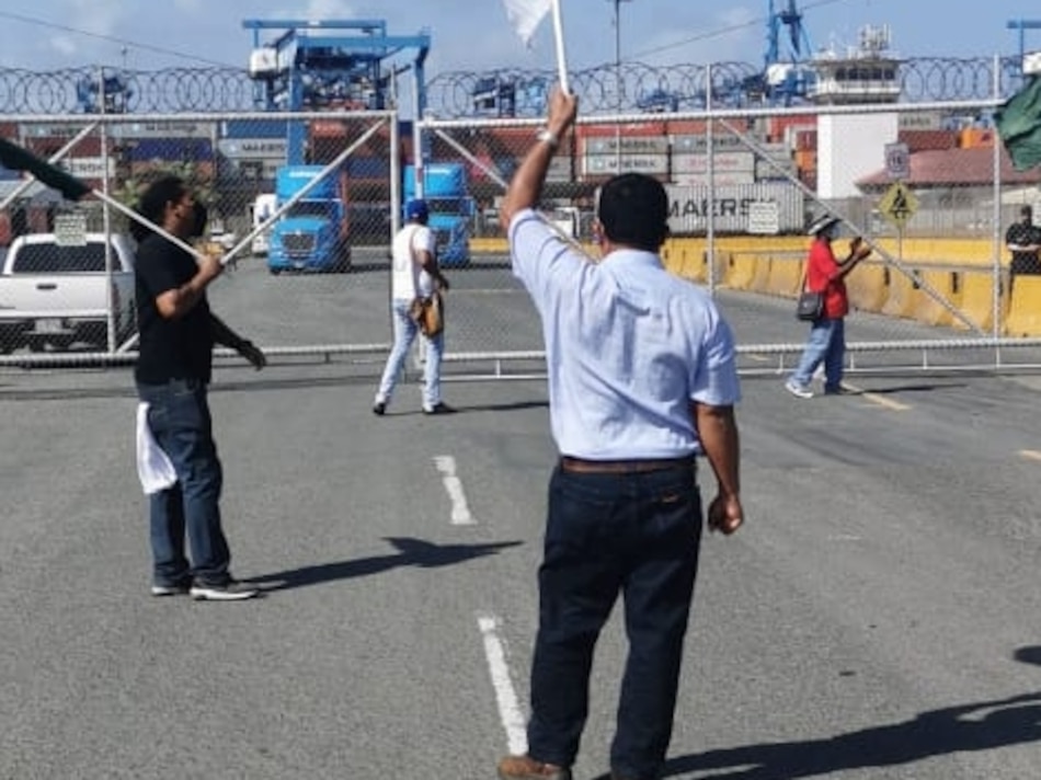 Cierre de acceso al puerto de Manzanillo afectó la conectividad