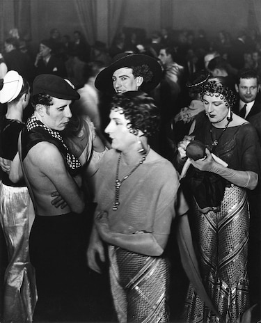 Cuando nada era tabú: 10 imágenes de una París perdida y decadente de la década de 1930