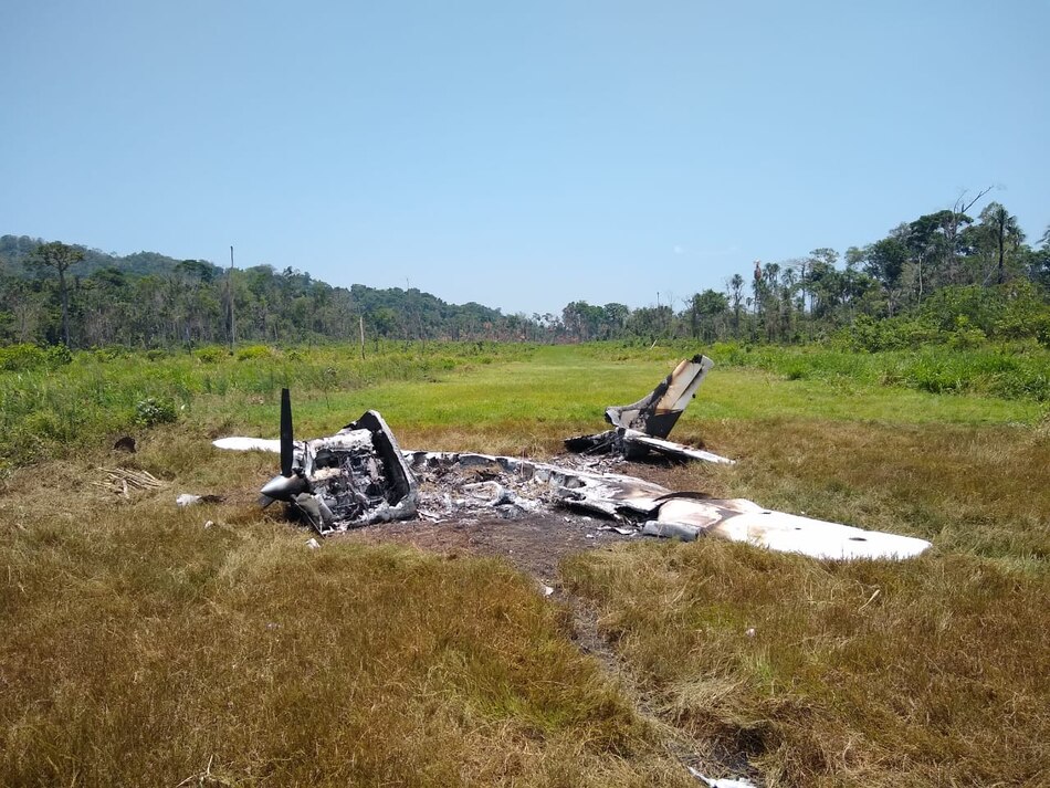 Incautan 230 kilos de cocaína al hallar avioneta quemada en Guatemala
