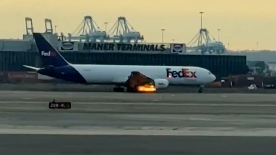 Susto en el aire: Un Boeing 767 de FedEx aterriza tras fuego en el motor
