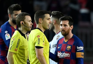 Messi alza la voz y le responde a Abidal por el tema Valverde