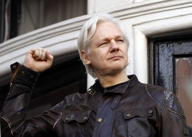 Ecuador pide a Assange que evite 'afectar' sus nexos internacionales