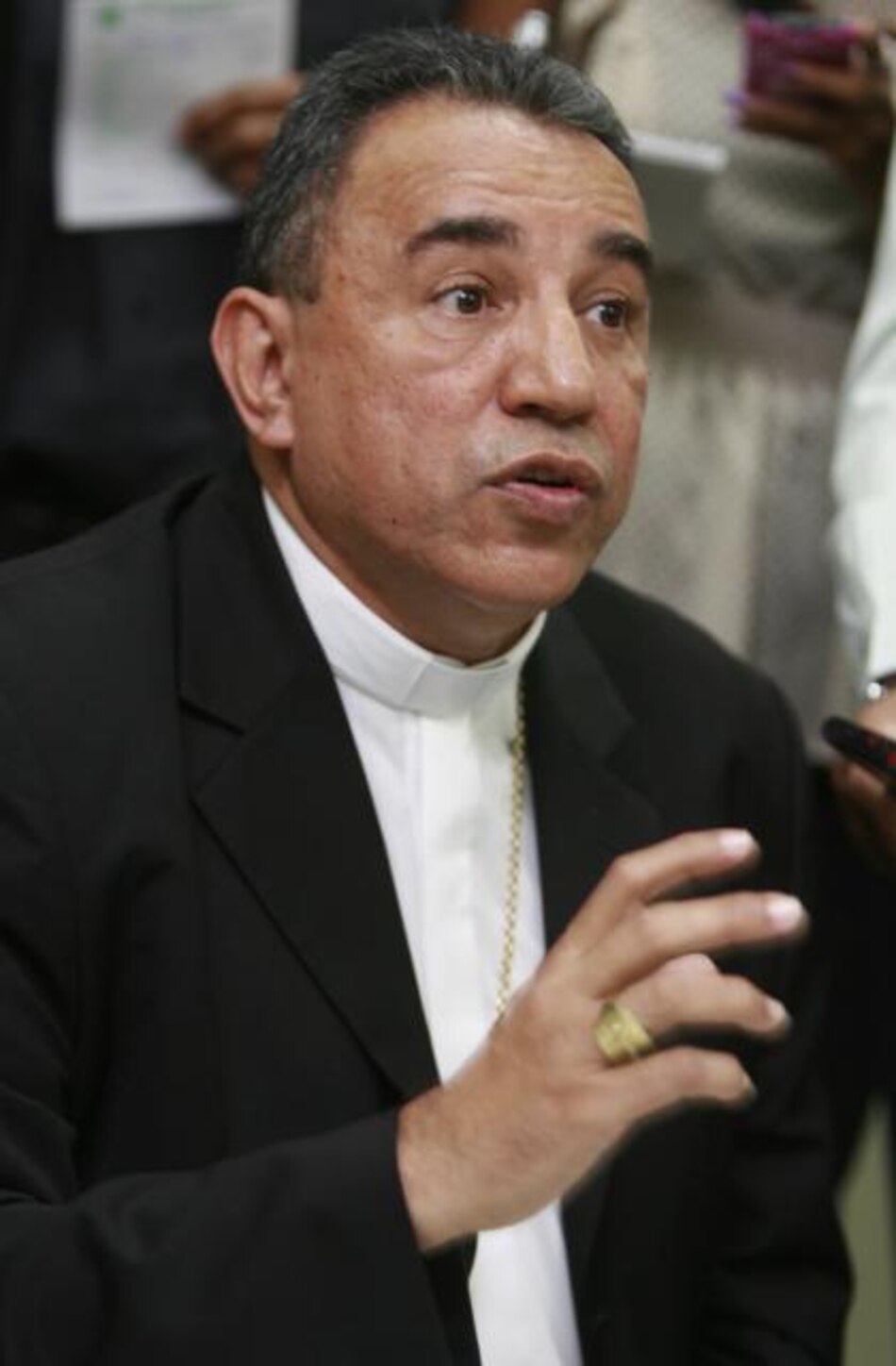 Arzobispo Ulloa hace un llamado a la cordura y pide un alto a la violencia