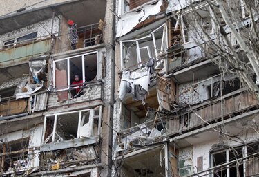 Rusia anuncia alto el fuego locales en Ucrania a partir del martes para instaurar corredores humanitarios