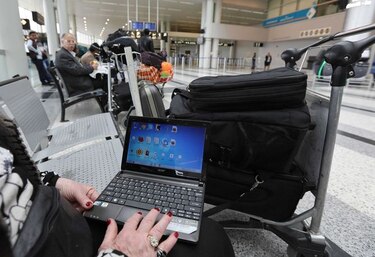 Estados Unidos considera extender prohibición de portar computadoras en vuelos desde Europa