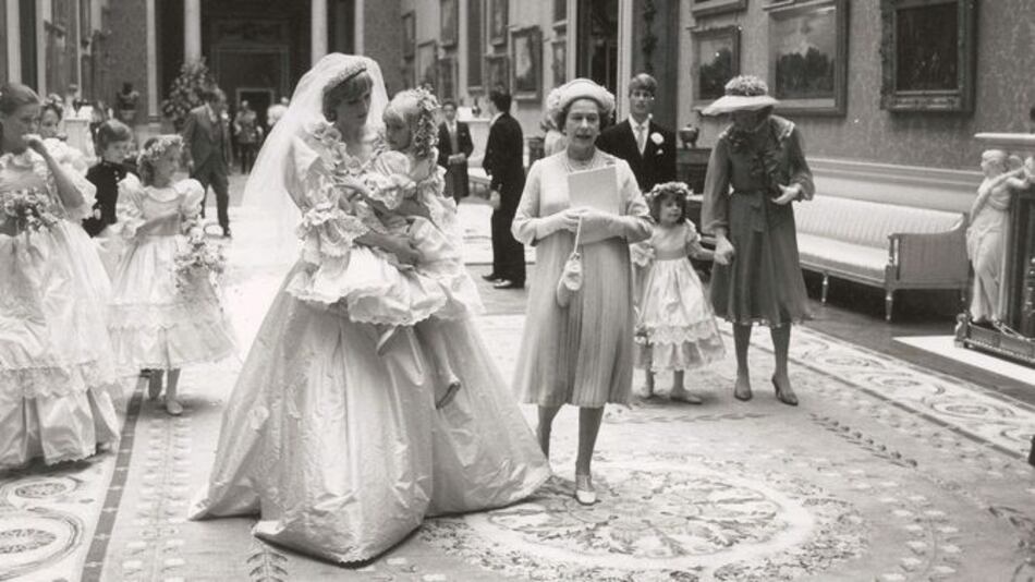 Fotografías inéditas de la boda de Diana de Gales con Carlos conmueven al público británico