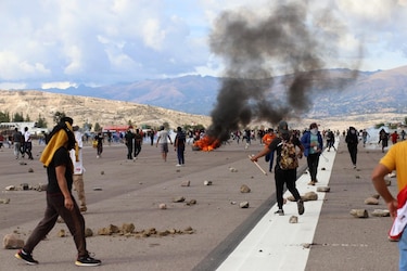 El Gobierno peruano ordena un toque de queda nocturno en 15 provincias; se reportan seis muertes en protestas