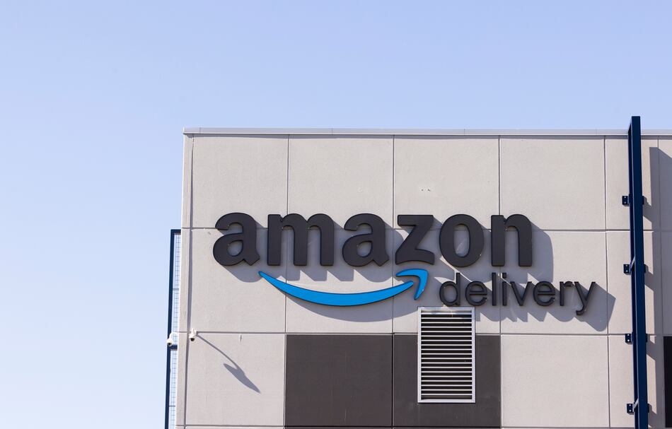 California demanda a Amazon por intimidación