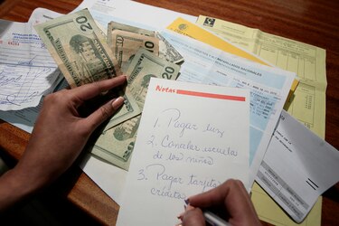 ¿Cuánto deben los panameños en créditos?