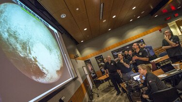 La sonda espacial 'New Horizons' pasa por Plutón