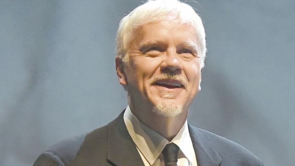 Robbins aborda la lucha de los inmigrantes