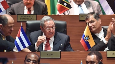 Raúl Castro notifica a Barack Obama que Cuba decidió abrir la embajada y restablecer relaciones