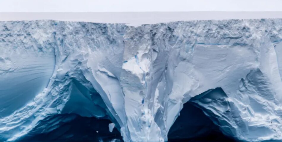 El iceberg más grande del mundo encalla en aguas poco profundas cerca de Georgia del Sur