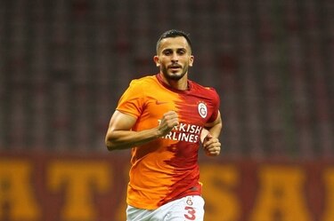 Un jugador del Galatasaray sufre daños en los ojos por fuego pirotécnico
