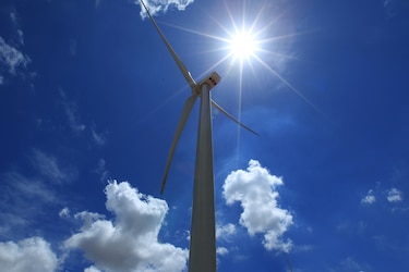 Fenómeno de El Niño y altos costos del combustible causan alza de la energía