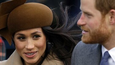 Isabel II y Megan Markle participan en servicio navideño