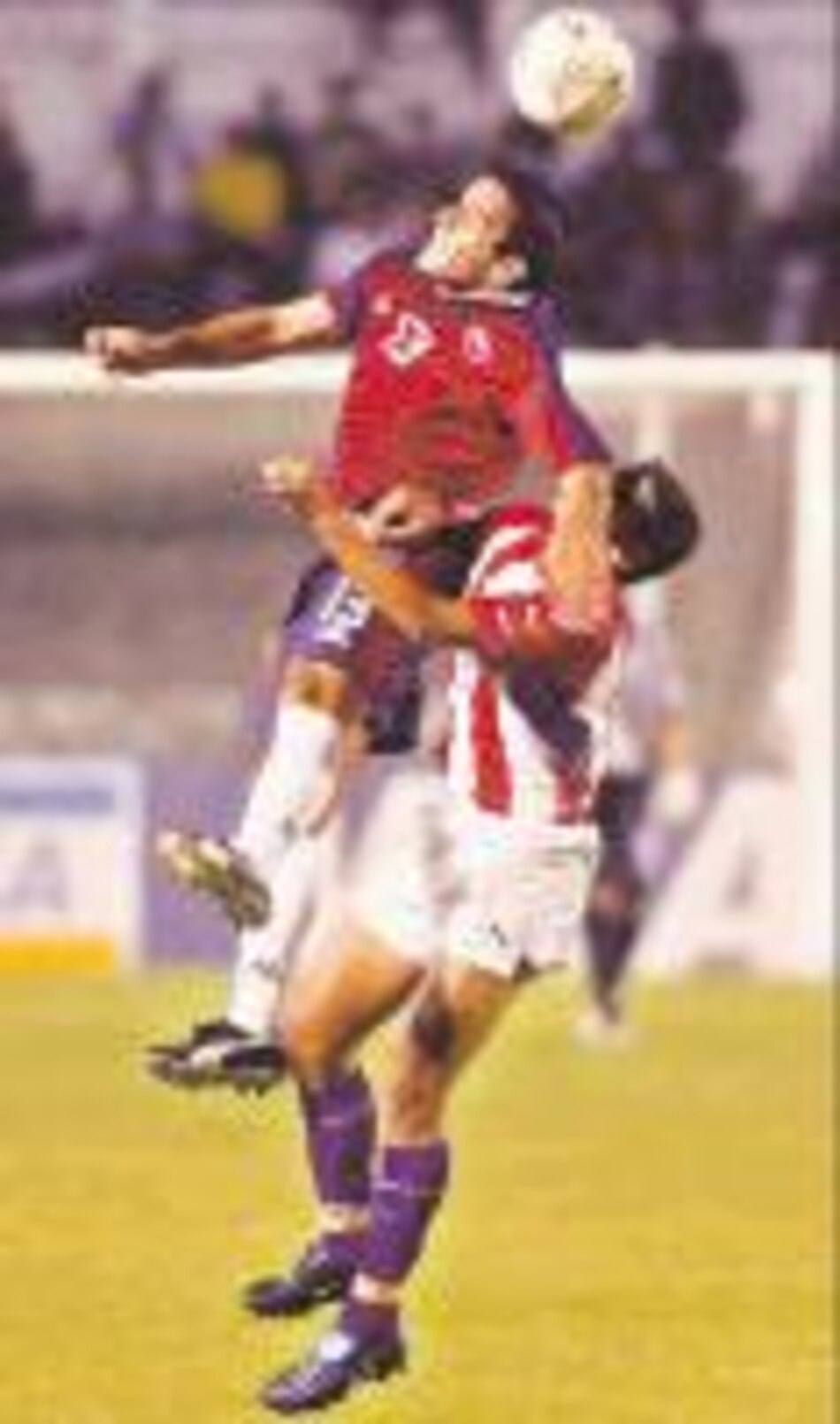 Chile vence a Paraguay y asume mando de grupo