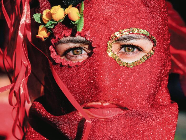 El comercio callejero florece en la revuelta