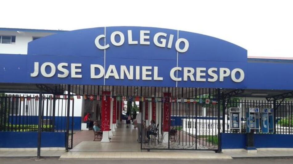 Educadores del José Daniel Crespo extienden paro