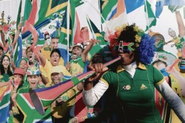 Vuvuzelas causan polémica en Mundial