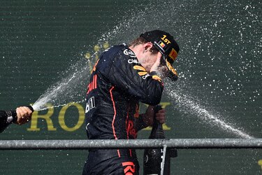 Verstappen gana GP de Bélgica de F1 por delante de Sergio Pérez y Carlos Sainz