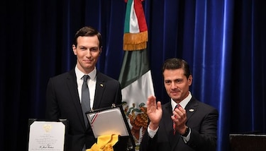 Peña Nieto condecora a yerno de Trump por su 'extraordinario aporte a la relación México-Estados Unidos'