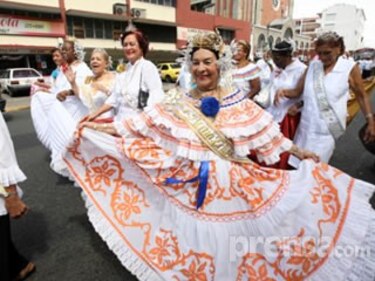 Jubilados celebran la semana de la tercera edad