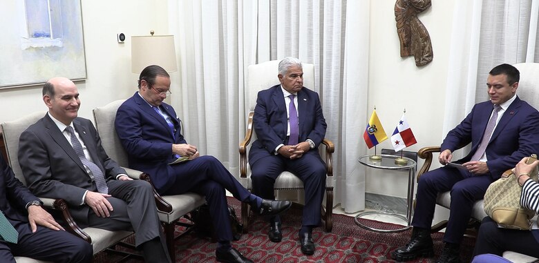 Presidentes de Panamá y Ecuador refuerzan cooperación energética, comercial, migratoria y acuerdan sacar al istmo de lista de paraísos fiscales