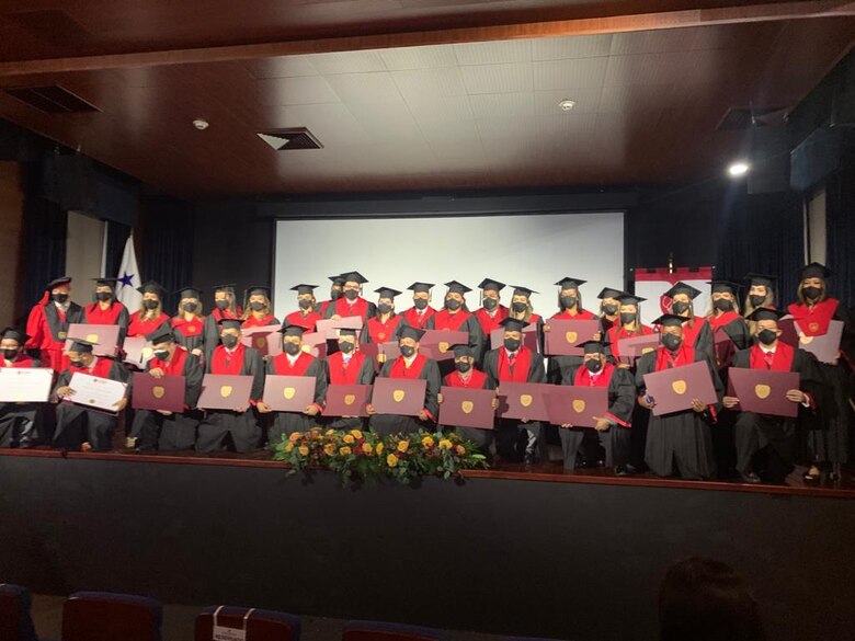 La graduación de miembros del PRD y altos cargos del gobierno de Cortizo que costó $345 mil