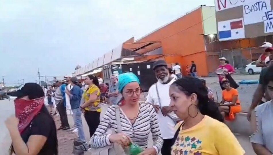 Reabren vía en La Floresta de Vacamonte, Panamá Oeste; residentes denuncian falta de agua