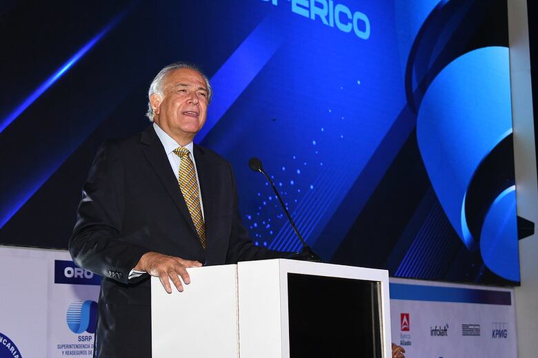 Óscar Naranjo: ‘La banca está amenazada por el crimen organizado’