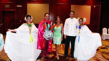 Capital Bank rinde homenaje a la patria