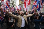 Extremistas de derecha chocan con antifascistas en Londres