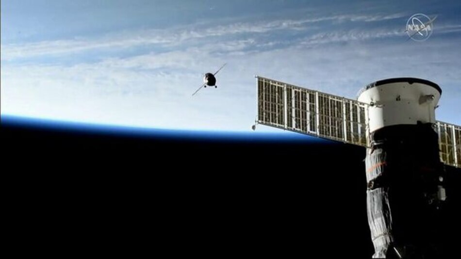 Nave con robot humanoide ruso se acopló a estación espacial