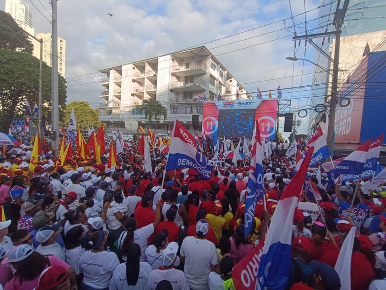 Gaby Carrizo inicia campaña del PRD apelando al ‘no vas’