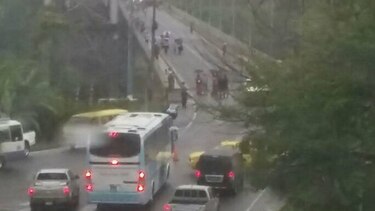 Emprendedores de Ampyme cierran el puente sobre el río Changuinola