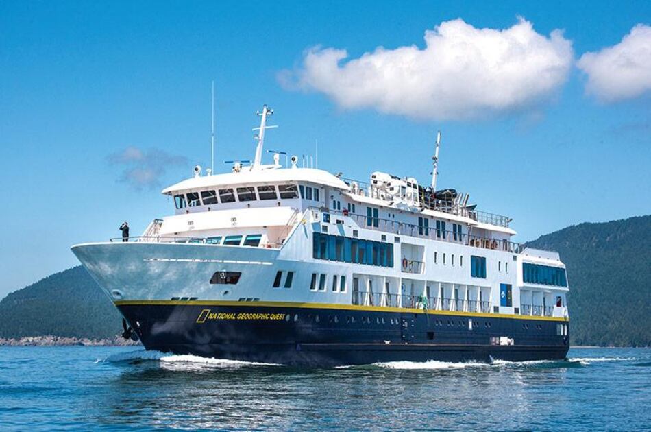 National Geographic Quest, el primer crucero que llega a Isla Iguana esta temporada