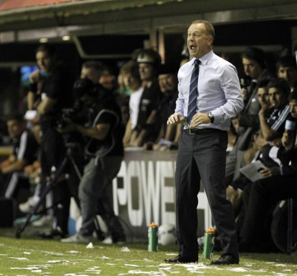 Destituyen al seleccionador brasileño Mano Menezes