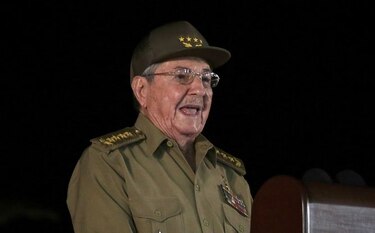Raúl Castro anuncia que limitarán uso de nombre de Fidel