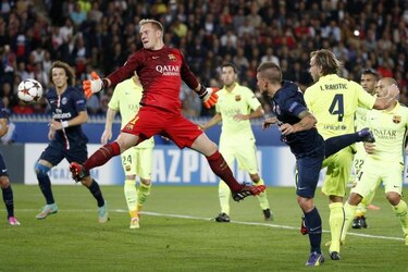 PSG logra triunfo en casa y frena al Barcelona