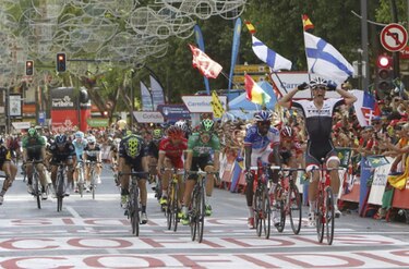 Jasper Stuyven gana una etapa marcada por las caídas en la Vuelta a España