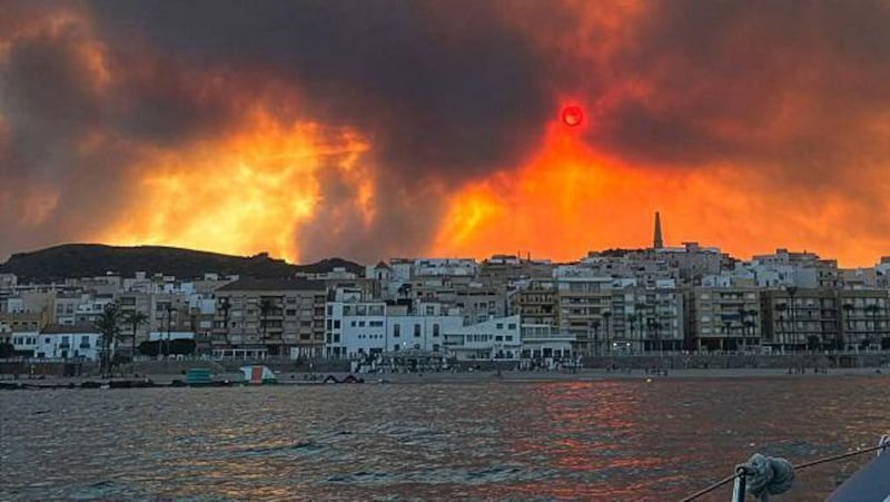 Al menos 12 muertos y 23 desaparecidos en el incendio más letal de las últimas décadas en España